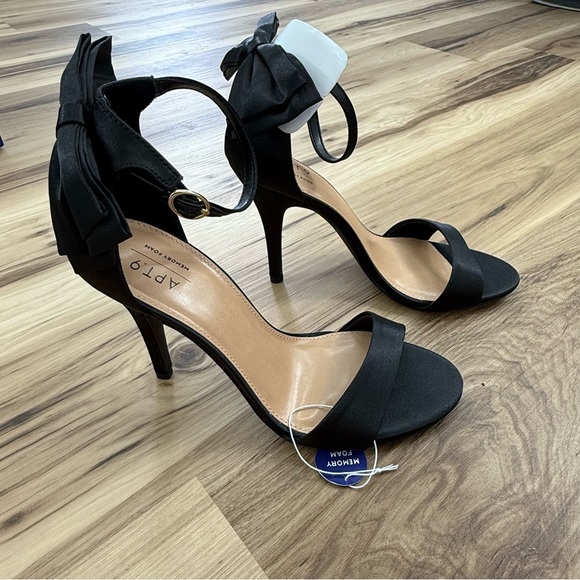 Apt. 9 Black Sherri Heels with Bow Detail - Picture 1 of 6